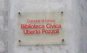 CroppedImage720439-targa-biblioteca-pozzoli
