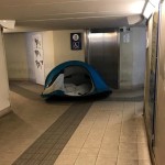 tenda in stazione lecco-2